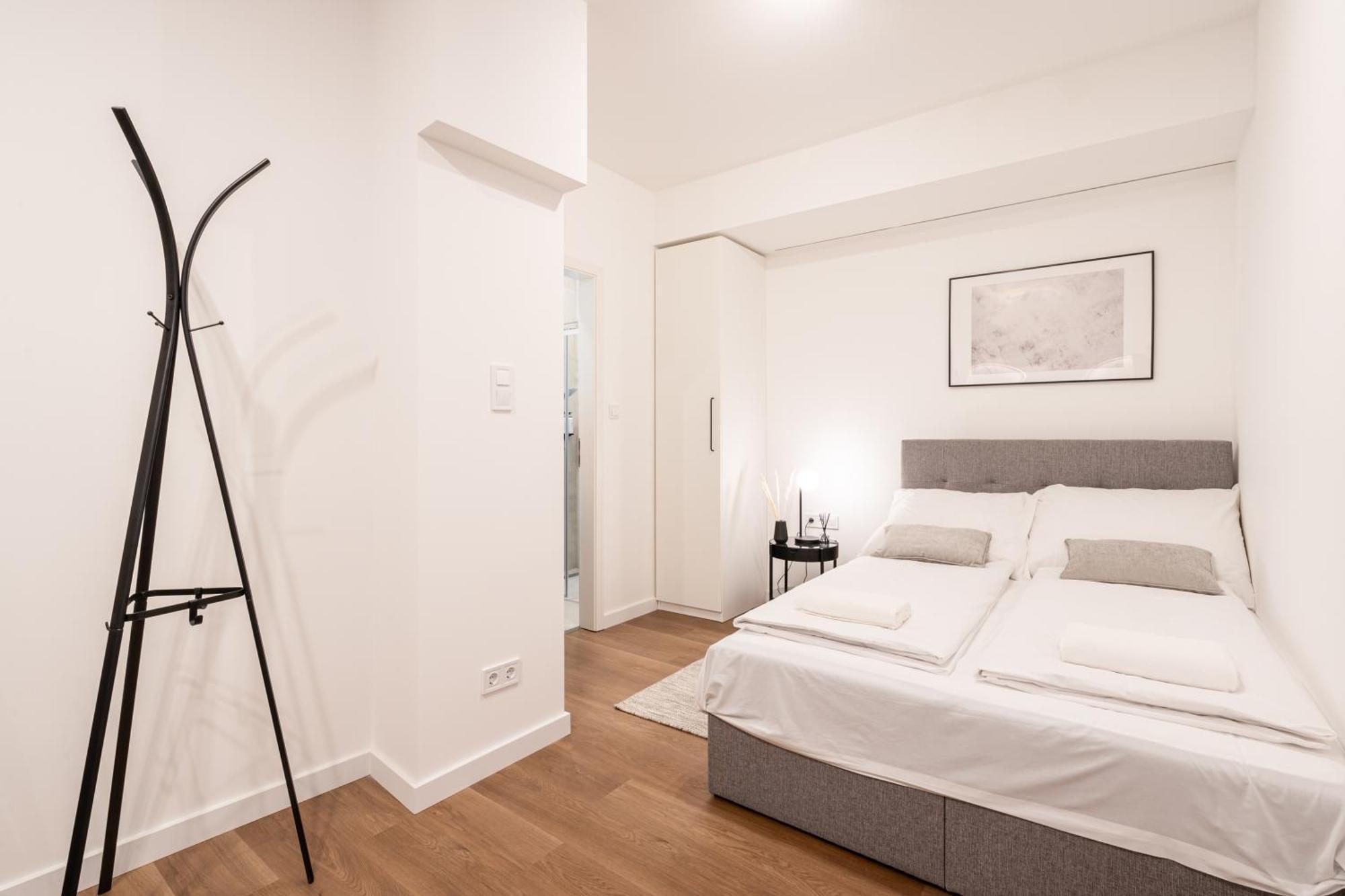 E23 - Grand Boulevard Design Loft - Location By Bqa Apartment Budapest